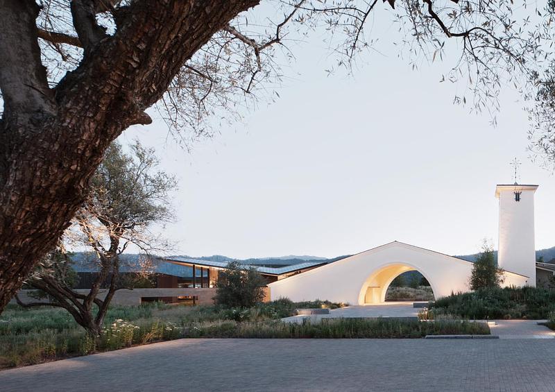Dossier de presse | 1968-25 - Communiqué de presse | Architecture MasterPrize Names Its 2026 Winners - Farmani Group - Architecture commerciale - Robert Mondavi Winery by Aidlin Darling Design (Design Architect), BAR Architects &amp; Interiors (AoR), AMP 2026 Best of Best Winner in Hospitality Architecture - Crédit photo : Adam Rouse Photography