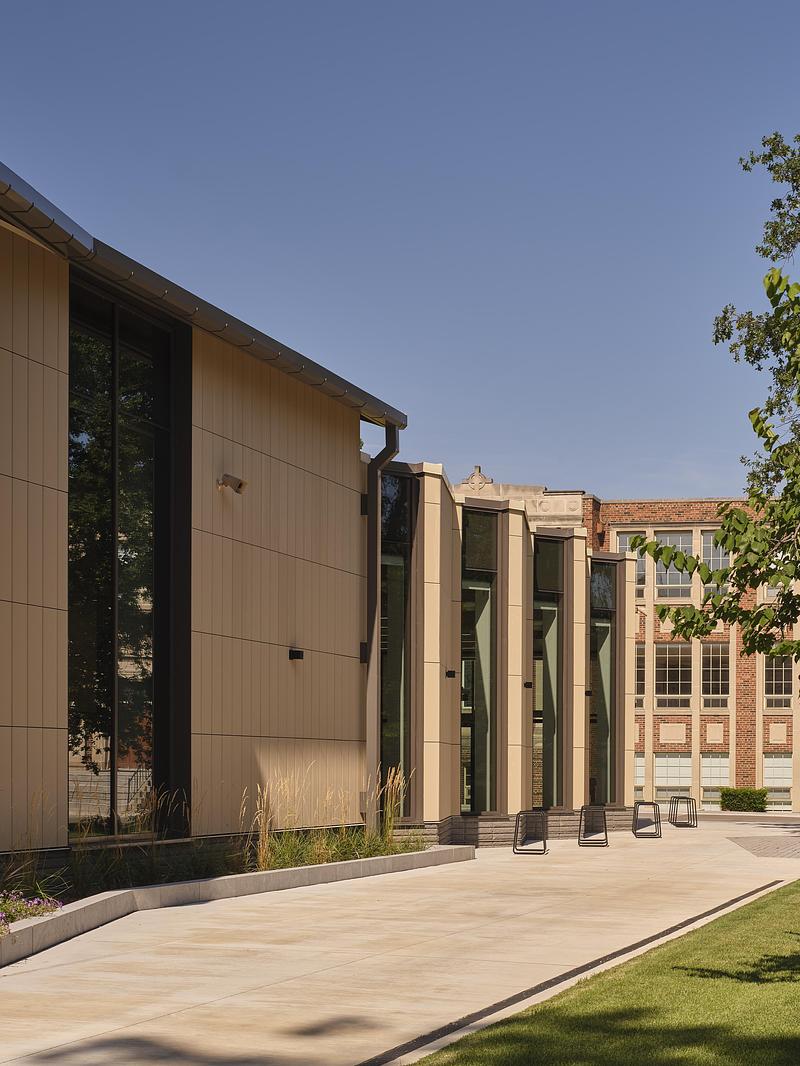 Press kit | 3405-07 - Press release | De La Salle College John Hunt Student Life Centre - Moriyama Teshima Architects - Institutional Architecture - Photo credit: Riley Snelling