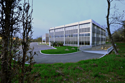 Dossier de presse | 819-01 - Communiqué de presse | Siège social de Schlüter Systems Inc. - DCYSA Architecture & Design - Architecture commerciale - Crédit photo : Gleb Gomberg