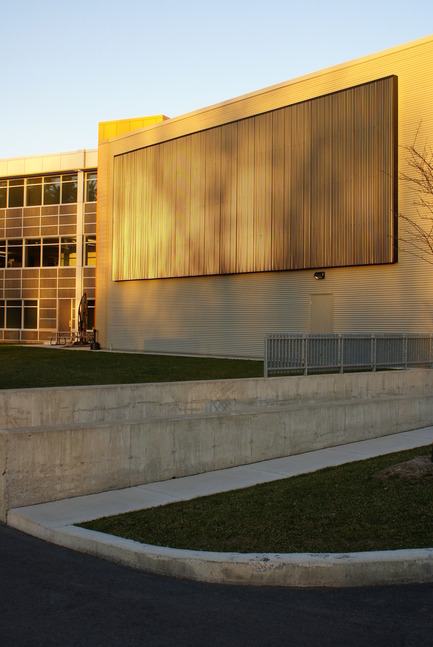 Dossier de presse | 819-01 - Communiqué de presse | Siège social de Schlüter Systems Inc. - DCYSA Architecture & Design - Architecture commerciale - Crédit photo : Alex St-Jean