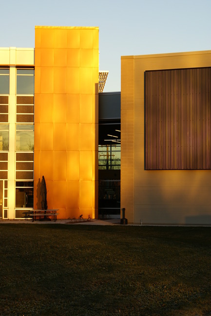Dossier de presse | 819-01 - Communiqué de presse | Siège social de Schlüter Systems Inc. - DCYSA Architecture & Design - Architecture commerciale - Crédit photo : Alex St-Jean