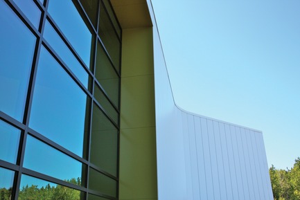 Press kit | 647-04 - Press release | Centre spécialisé de technologie physique du Québec - bisson | associés + Carl Charron Architecte - Industrial Architecture - Photo credit: Stephane Groleau