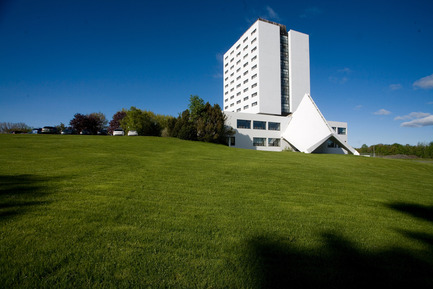 Press kit | 774-02 - Press release | 2011 Awards of Excellence in Architecture - L'Ordre des architectes du Québec (OAQ) - Competition - Architect: Jean-Marie Roy<br>Client: Corporation du Campus Notre-Dame-de-Foy<br>
