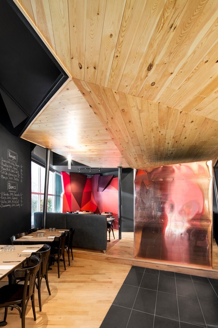 Dossier de presse | 760-08 - Communiqué de presse | Le désordre apprivoisé s’invite au restaurant - Jean de Lessard, Designers Créatifs - Design d’intérieur commercial - Crédit photo : Adrien Williams