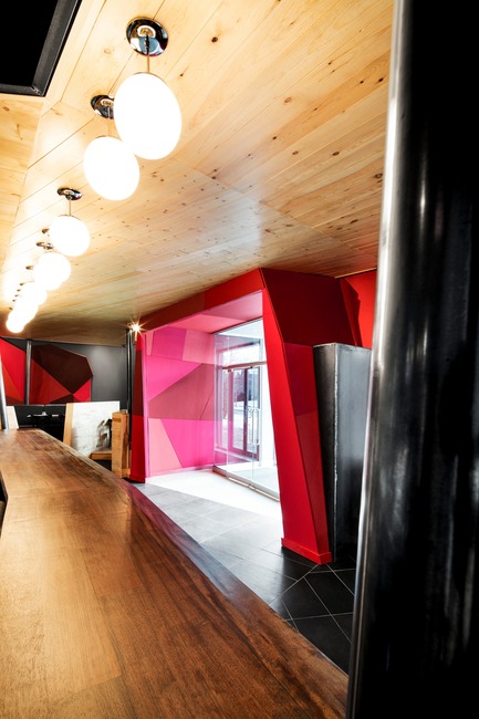 Dossier de presse | 760-08 - Communiqué de presse | Le désordre apprivoisé s’invite au restaurant - Jean de Lessard, Designers Créatifs - Design d’intérieur commercial - Crédit photo : Adrien Williams
