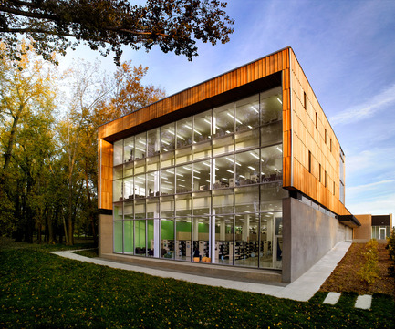 Dossier de presse | 755-01 - Communiqué de presse | Bibliothèque Montarville-Boucher-De la Bruère - BGLA | Architecture + Design urbain - Architecture institutionnelle - Crédit photo : Christian Perreault