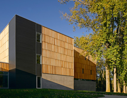 Dossier de presse | 755-01 - Communiqué de presse | Bibliothèque Montarville-Boucher-De la Bruère - BGLA | Architecture + Design urbain - Architecture institutionnelle - Crédit photo : Christian Perreault