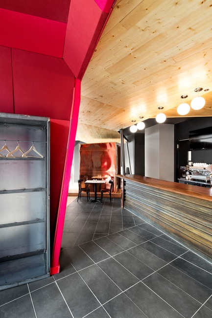 Dossier de presse | 760-08 - Communiqué de presse | Le désordre apprivoisé s’invite au restaurant - Jean de Lessard, Designers Créatifs - Design d’intérieur commercial - Crédit photo : Adrien Williams