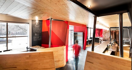 Dossier de presse | 760-08 - Communiqué de presse | Le désordre apprivoisé s’invite au restaurant - Jean de Lessard, Designers Créatifs - Design d’intérieur commercial - Crédit photo : Adrien Williams