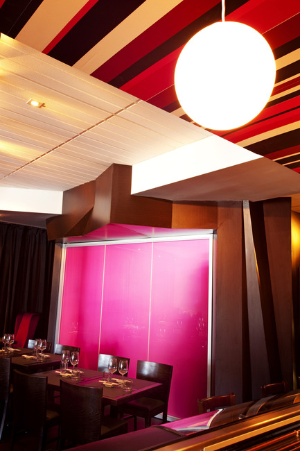 Dossier de presse | 760-02 - Communiqué de presse | Restaurant Kazumi - Jean de Lessard, Designers Créatifs - Architecture commerciale - Crédit photo : Jean Malek
