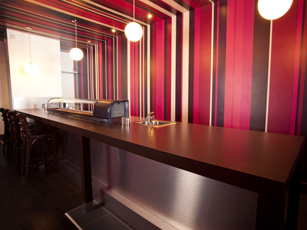 Dossier de presse | 760-02 - Communiqué de presse | Restaurant Kazumi - Jean de Lessard, Designers Créatifs - Architecture commerciale - Crédit photo : Jean Malek