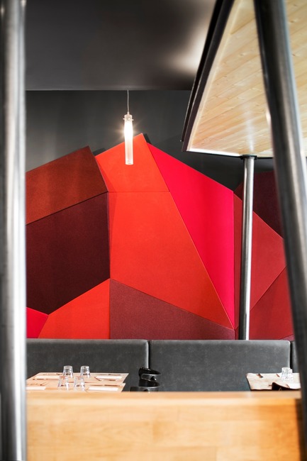 Dossier de presse | 760-08 - Communiqué de presse | Le désordre apprivoisé s’invite au restaurant - Jean de Lessard, Designers Créatifs - Design d’intérieur commercial - Crédit photo : Adrien Williams