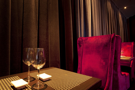 Dossier de presse | 760-02 - Communiqué de presse | Restaurant Kazumi - Jean de Lessard, Designers Créatifs - Architecture commerciale - Crédit photo : Jean Malek