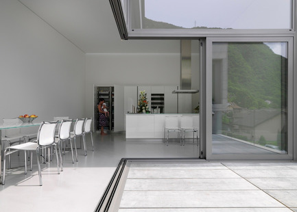 Dossier de presse | 762-01 - Communiqué de presse | House in Lumino - Davide Macullo Architects - Architecture résidentielle - Crédit photo : Enrico Cano