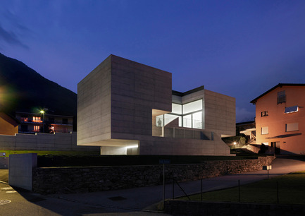 Dossier de presse | 762-01 - Communiqué de presse | House in Lumino - Davide Macullo Architects - Architecture résidentielle - Crédit photo : Enrico Cano