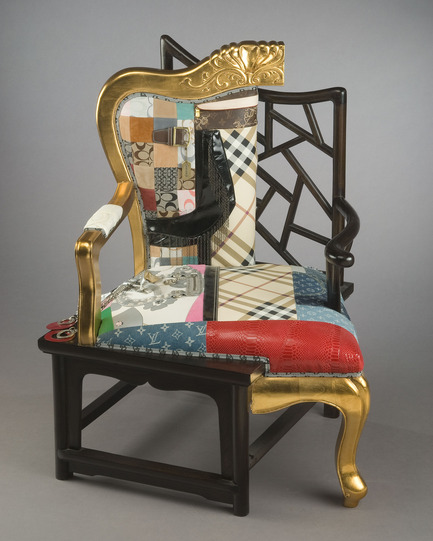 Press kit | 696-03 - Press release | Red Flag,a group of contemporary Chinese artworks from Montreal collections - Montreal Museum of Fine Arts (MMFA) - Event + Exhibition - Fauteuil « Fake », 2007<br>Bois teint et vernis, feuille d'or, fragments de sacs à main (cuir, vinyle, coton, Ultrasuède, polyester et velours de polyester, chaînes, fermoirs et anneaux en métal chromé, anneaux en métal laqué, laiton)<br>Édité par XYZ Design, Shanghaï<br>94,8 x 76,5 x 77,3 cm<br>Achat, fonds de la Campagne du Musée 1988-1993<br>Inv. 2009.10.1-2 - Photo credit: Danful Yang – Née à Shanghai en 1980