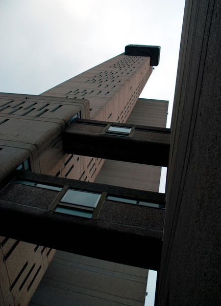 Press kit | 701-02 - Press release | Yesterday’s Tomorrows - Musée d'art contemporain de Montréal (MAC) - Event + Exhibition - Arni Haraldsson<br>Dynamic View of Lift-Shaft, Trellick Tower, London, 2007<br>&nbsp;Chromogenic print<br><br>Courtesy the artist