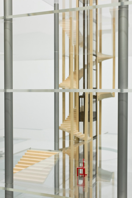 Press kit | 701-02 - Press release | Yesterday’s Tomorrows - Musée d'art contemporain de Montréal (MAC) - Event + Exhibition - David Tomas<br>Red Chair (detail/detail), 2005<br>Wood, plastic, paint - Photo credit: Guy L’Heureux