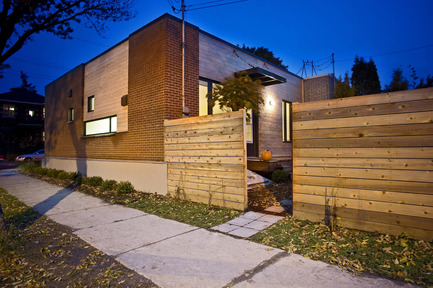 Press kit | 1105-03 - Press release | One-Story House in the City - Building on the inside - Anik Péloquin architecte - Residential Architecture - Photo credit: 







Daniel Kudish