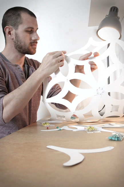Press kit | 562-42 - Press release | The CODE SOUVENIR MONTRÉAL pop-up store: Showcasing Montréal creativity at its best! - Bureau du design - Ville de Montréal - Product - OTRA&nbsp;<br>Designers : Guillaume Darnajou, Julie Ferrero&nbsp;<br>Nom du produit : Abat-jour Cynara&nbsp; - Photo credit: OTRA