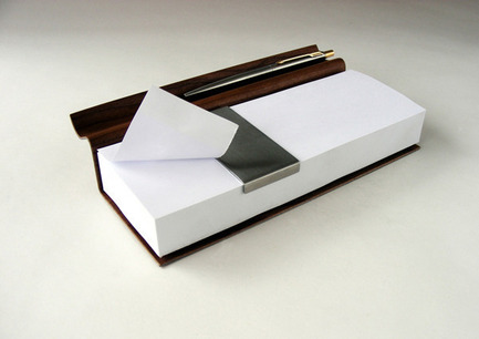 Press kit | 562-42 - Press release | The CODE SOUVENIR MONTRÉAL pop-up store: Showcasing Montréal creativity at its best! - Bureau du design - Ville de Montréal - Product - SCHLEEH DESIGN&nbsp;<br>Designer : Colin Schleeh<br>Nom du produit : Bloc-notes « Compact »&nbsp; - Photo credit: SCHLEEH DESIGN