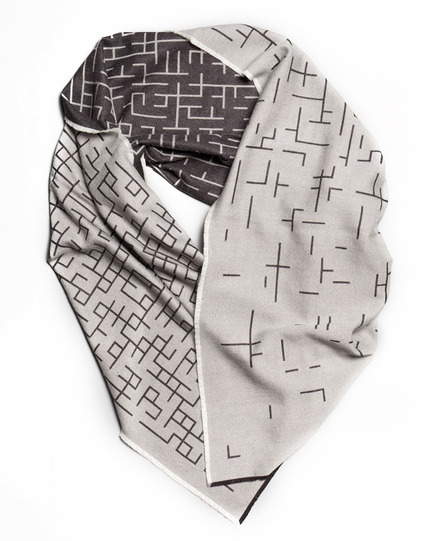 Press kit | 562-42 - Press release | The CODE SOUVENIR MONTRÉAL pop-up store: Showcasing Montréal creativity at its best! - Bureau du design - Ville de Montréal - Product - STRING THEORY&nbsp;<br>Designers : Lysanne Latulippe, Meghan Price&nbsp;<br>Nom du produit : Foulards&nbsp; - Photo credit: Frédéric Bouchard