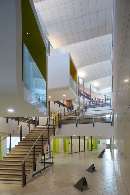 Dossier de presse | 921-04 - Communiqué de presse | Restructuration d’un bâtiment pour l’Institut de Formation des Professionnels de la Santé - NBJ architectes - Architecture institutionnelle - Crédit photo : 







Paul KOZLOWSKI&nbsp;