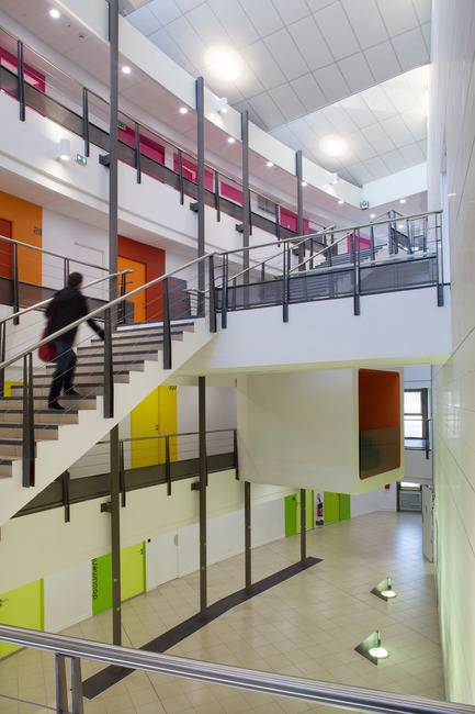 Dossier de presse | 921-04 - Communiqué de presse | Restructuration d’un bâtiment pour l’Institut de Formation des Professionnels de la Santé - NBJ architectes - Architecture institutionnelle - Crédit photo : 







Paul KOZLOWSKI&nbsp;