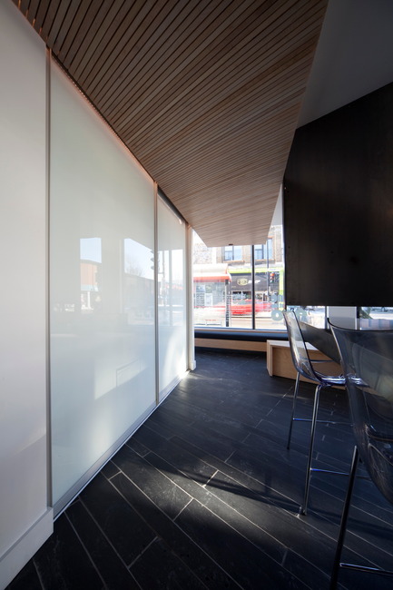 Dossier de presse | 1142-01 - Communiqué de presse | Via Capitale – Vitrine Éco - L. McComber - Architecture commerciale - Crédit photo : 







Steve Montpetit