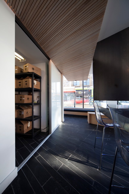 Dossier de presse | 1142-01 - Communiqué de presse | Via Capitale – Vitrine Éco - L. McComber - Architecture commerciale - Crédit photo : 







Steve Montpetit