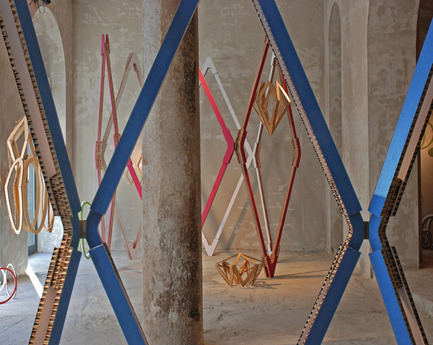 Press kit | 1050-02 - Press release | How A4Adesign does it with cardboard.Lines, elements, colours. Before the set-ups. - A4Adesign - Event + Exhibition - Photo credit: 







A4Adesign