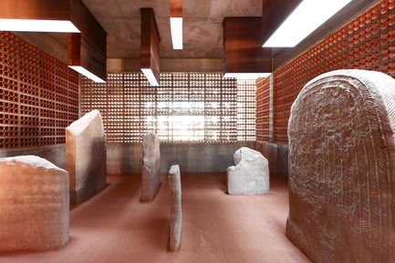 Dossier de presse | 853-02 - Communiqué de presse | Grafting Architecture Catalonia at Venice - Venice Biennale of Architecture - Évènement + Exposition - Transmitter Space for the Megalithic Tumulus/Dolmen(2007-2013, Toni Gironès, in Seró, Artesa
de Segre) - Crédit photo : Aitor Estevez