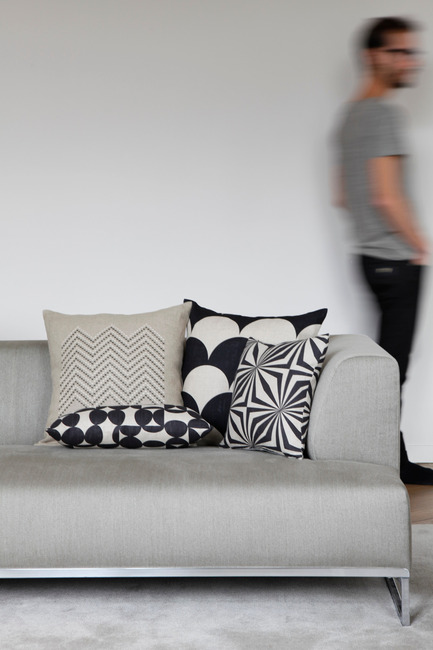 Press kit | 1074-06 - Press release | Inhoma Design’s online shop is opening! - Inhoma Design - Event + Exhibition - 







Rouge du Rhin
Coussins - Photo credit: 







Frederic Lucano