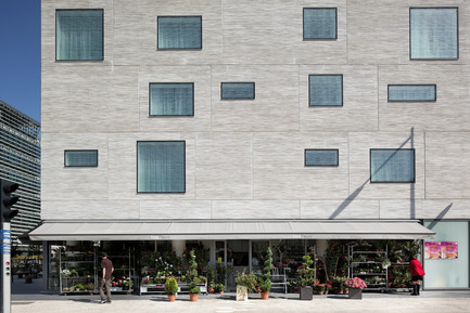 Press kit | 1151-01 - Press release | Carre Seine - Pietri Architectes - Residential Architecture - Shop at the bottom of apparthotel<br> - Photo credit: Vincent Fillon<br>