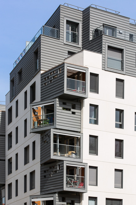 Press kit | 1151-01 - Press release | Carre Seine - Pietri Architectes - Residential Architecture - Loggias column at the west corner<br> - Photo credit: Luc Boegly<br>