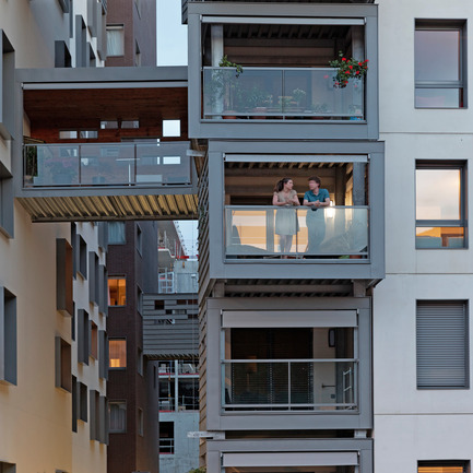 Press kit | 1151-01 - Press release | Carre Seine - Pietri Architectes - Residential Architecture - loggias occupied - Photo credit: Vincent Fillon<br>