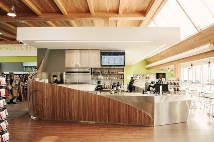 Press kit | 1142-02 - Press release | Crudessence chez Avril - L. McComber - Commercial Architecture - Photo credit: Steve Montpetit