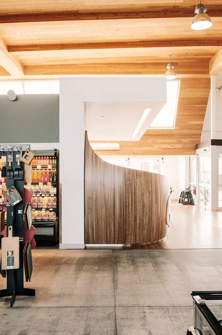 Press kit | 1142-02 - Press release | Crudessence chez Avril - L. McComber - Commercial Architecture - Photo credit: Steve Montpetit