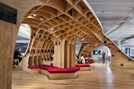 Dossier de presse | 1080-09 - Communiqué de presse | Harrods’ new escalators, a Cavalli concept store and the redevelopment of a former political hotspot all compete for World Interior of the Year 2014 - INSIDE: World Festival of Interiors - Concours - Architect/Designer: Clive Wilkinson Architects<br>Project: The Barbarian Group<br>Location: New York, USA - Crédit photo : Clive Wilkinson Architects