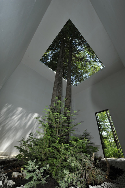 Press kit | 837-07 - Press release | - New images - The 15th International Garden Festival opens soon at les Jardins de Métis - International Garden Festival / Reford Gardens - Landscape Architecture -   COURTESY OF NATURE by Johan Selbing &amp; Anouk Vogel<br>Amsterdam, Netherlands<br><br>Instead of creating a new object to be placed in a gallery, an exhibition space is designed around existing elements. The museum is, after all, a place conceived for seeing.<br><br>www.johanselbing.nl, www.anoukvogel.nl<br>   - Photo credit:  J.-C. &amp; L. Hurni 