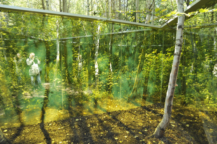 Press kit | 837-07 - Press release | - New images - The 15th International Garden Festival opens soon at les Jardins de Métis - International Garden Festival / Reford Gardens - Landscape Architecture -    RÉFLEXIONS COLORÉES by Hal Ingberg<br>Montréal (Québec), Canada<br><br>The semi-reflective equilateral triangle provides an intimate, courtyard-like enclosure that both frames and intensifies the perception of the forest.<br><br>www.halingberg.com    - Photo credit: J.-C. &amp; L. Hurni