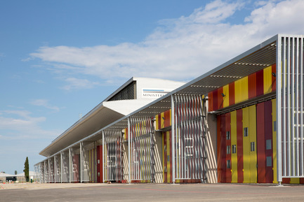Dossier de presse | 921-05 - Communiqué de presse | Extension du groupement d’hélicoptères de la sécurité civile – Nîmes Garons - NBJ architectes - Architecture institutionnelle - Crédit photo : Paul KOZLOWSKI 