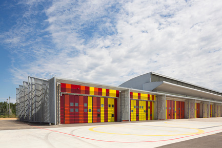 Dossier de presse | 921-05 - Communiqué de presse | Extension du groupement d’hélicoptères de la sécurité civile – Nîmes Garons - NBJ architectes - Architecture institutionnelle - Crédit photo : Paul KOZLOWSKI 