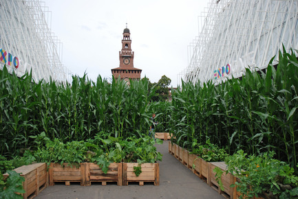 Press kit | 1175-01 - Press release | A pop-up field in the centre of the city - A4A Rivolta Savioni Architetti - Landscape Architecture - quantomais, ExpoGate - Photo credit: Francesco Gusella
