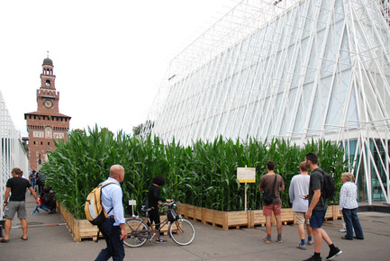 Press kit | 1175-01 - Press release | A pop-up field in the centre of the city - A4A Rivolta Savioni Architetti - Landscape Architecture - quantomais, ExpoGate - Photo credit: Francesco Gusella