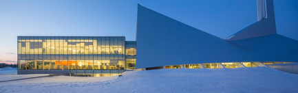 Dossier de presse | 1123-01 - Communiqué de presse | Bibliothèque Monique-Corriveau - Dan Hanganu + Côté Leahy Cardas architectes - Architecture institutionnelle - Crédit photo : Stéphane Groleau