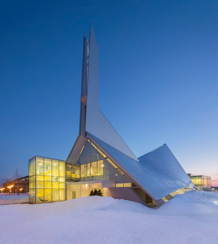 Dossier de presse | 1123-01 - Communiqué de presse | Bibliothèque Monique-Corriveau - Dan Hanganu + Côté Leahy Cardas architectes - Architecture institutionnelle - Crédit photo : Stéphane Groleau
