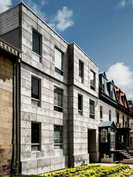 Press kit | 1057-03 - Press release | Edison Residence - KANVA - Residential Architecture - Front façade (University street) - Photo credit:  Marc Cramer 