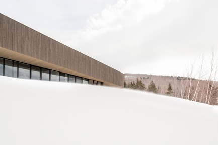 Dossier de presse | 721-05 - Communiqué de presse | Résidence Roy-Lawrence - Chevalier Morales - Architecture résidentielle - Vue vers le sud-est - Crédit photo : Chevalier Morales Architectes