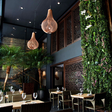 Press kit | 902-02 - Press release | A’ Design Awards 2014 Winners Announced - A' Design Award and Competition - Competition - Osaka - Sao Paulo Restaurant by Ariel Chemi / AGCH arquitectos<br><br>PROJECT DESCRIPTION:<br>Osaka restaurant in Sao Paulo, is the consequence of a perfect mix between the Nikkei style and the Brazilian tropical culture atmosphere. Located in the Itaim Bibi neighbor, Osaka shows proudly his architecture and food, offering an intimate and cozy ambiance in its different spaces. The outdoor terrace next to the street, is a modern urban courtyard which connect interior, exterior and nature. Inside the main space, a huge hanging “nest” lighting element, provides illumination and an appropriate spatial scale. Lamella roof system with dim lighting, and wood latticework were carefully studied in order to complete the harmonizing interior design, in order to generate a dynamic and natural way to connect the sushi &amp; cocktails faced bars. In the upper level, a second cocktails bar next to the big central hole gives character to the environment, where different private rooms are located. The sophisticated aesthetic was materialized with the use of natural elements and some specific patterns. Wall coverings textures with stones/wood, wooden floors, plants, water, iron details and dim illuminating techniques join to create the mood.&nbsp;<br> - Photo credit: AGCH ARQS. / OSAKA